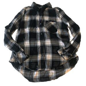 BP Women's Plaid Flannel Button-Up Shirt Black, Gray, & White Long Sleeve Size M